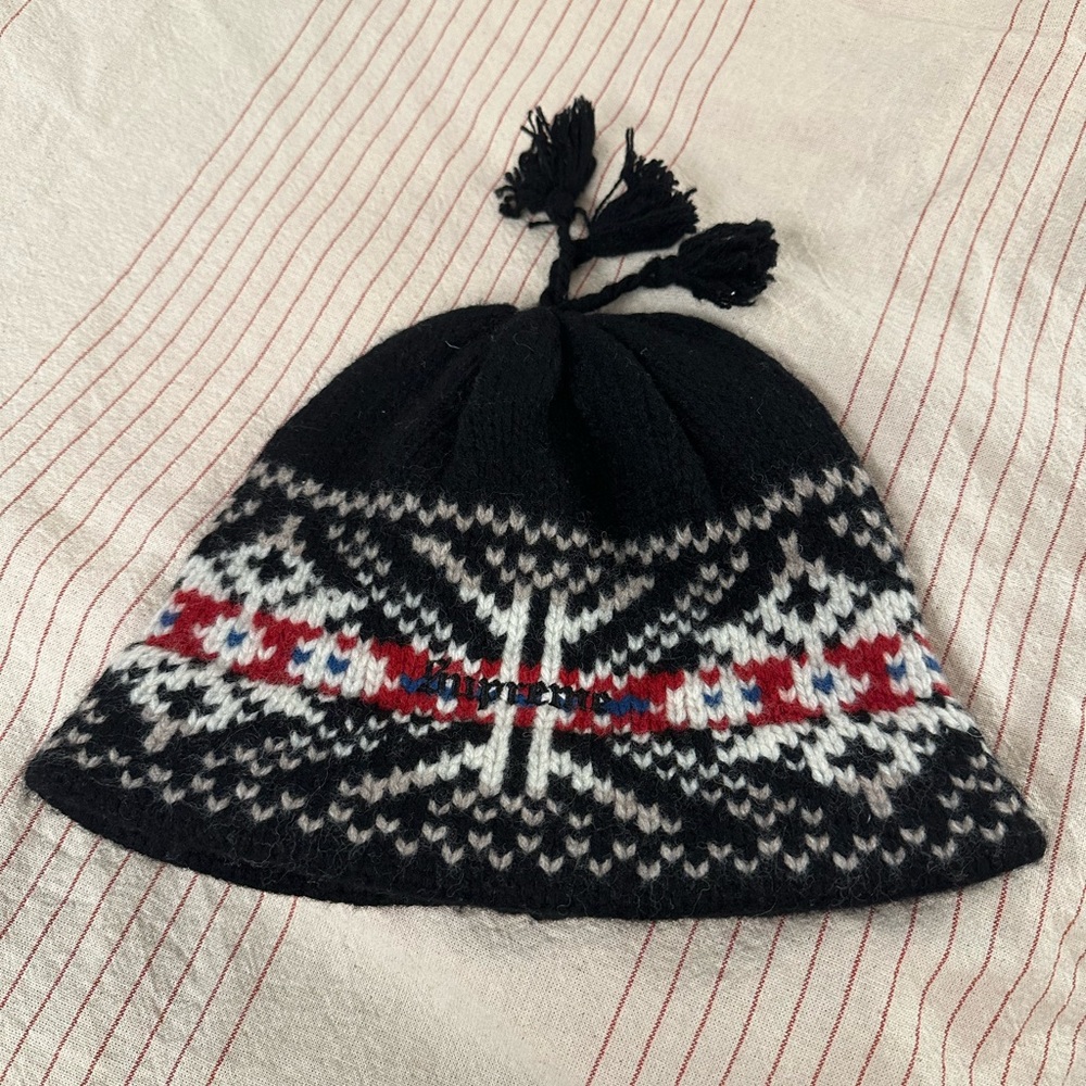Authentic Supreme beanie pre-owned
